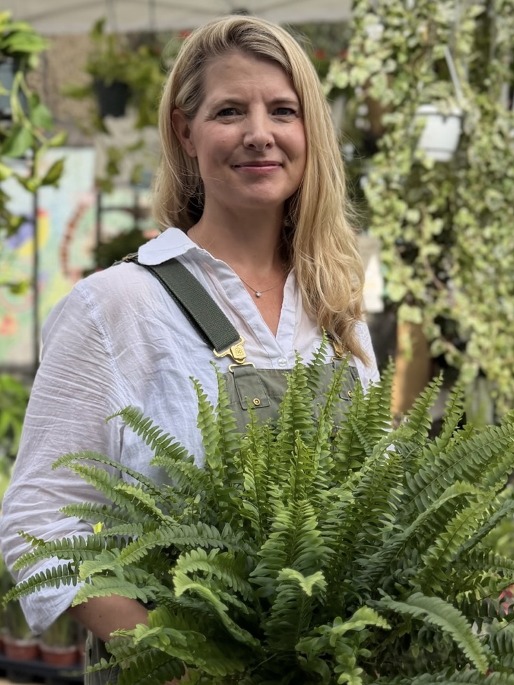 Alexa, founder of The Indoor Plantie, holding a fern at Columbia Road Flower Market
